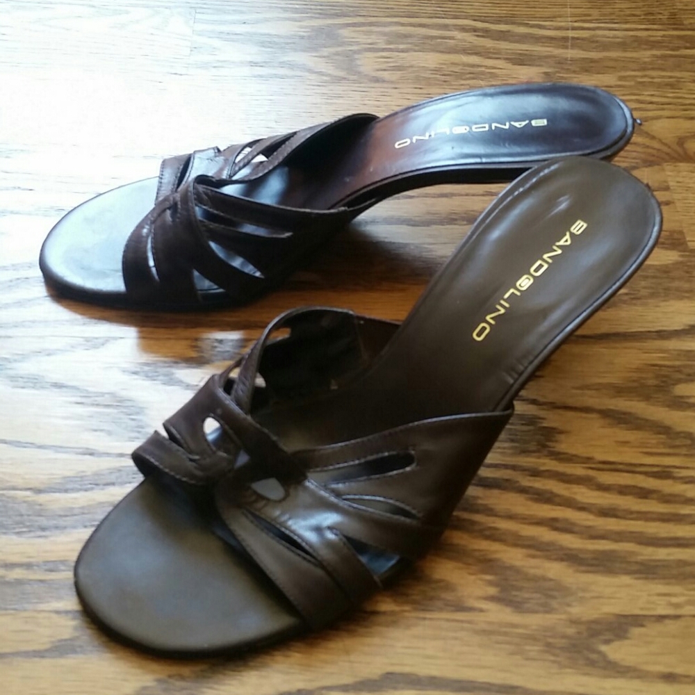 Bandolino 7M brown leather slides